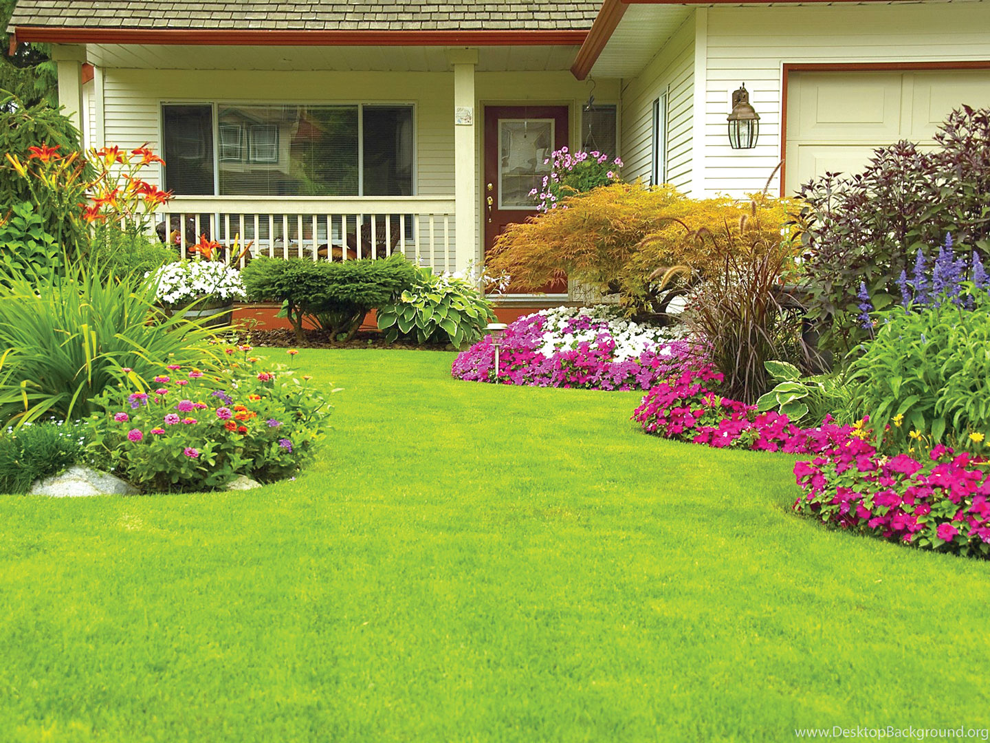Beautiful front yard of house